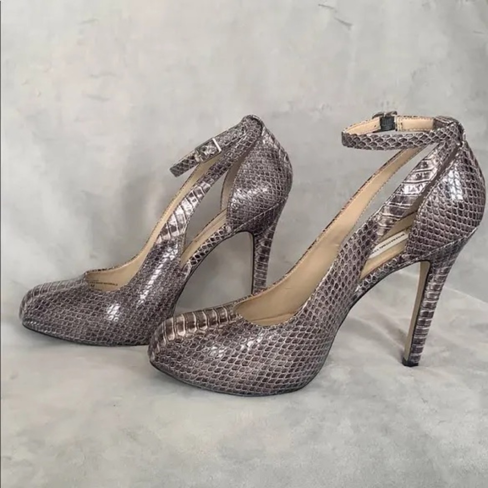 INC International Concepts Gray Snakeskin Heels with Ankle Strap Sz 7.5